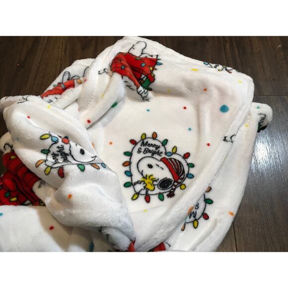 CHRISTMAS Peanuts Snoopy “Merry & Bright” Plush Throw Collection - Picture 5 of 5